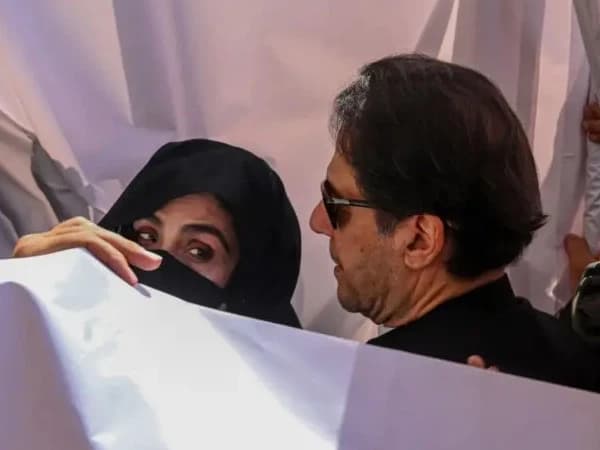 عمران خان اور بشریٰ بی بی کی جیل میں ملاقات، دونوں 45 منٹ تک اکٹھے رہے