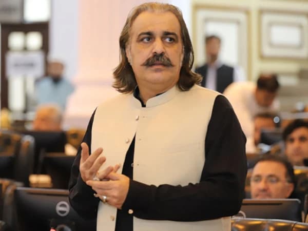 شراب برآمدگی کیس: علی امین گنڈاپور اشتہاری قرار، وارنٹ گرفتاری بھی جاری