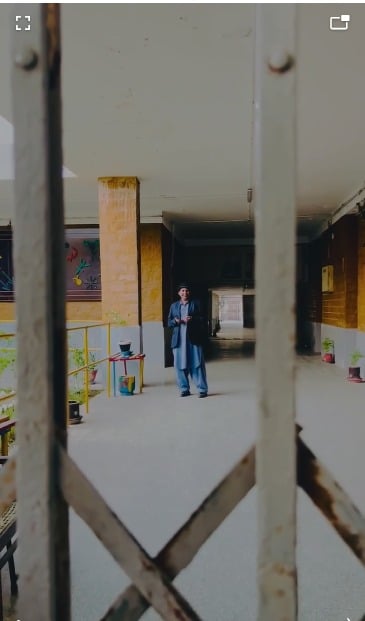 سندھ یونیورسٹی جام شورو میں پرفیسرکو عمارت میں بند کردیا گیا