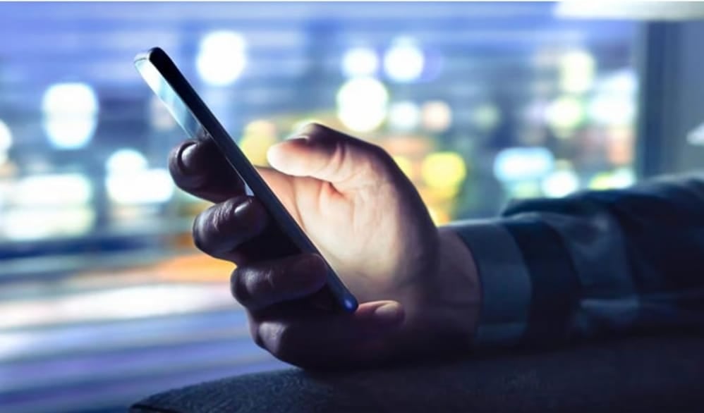 سوشل میڈیا پر ایک لائیک اور آپ کی ازدواجی زندگی ختم، مگر کہاں؟َ؟؟؟