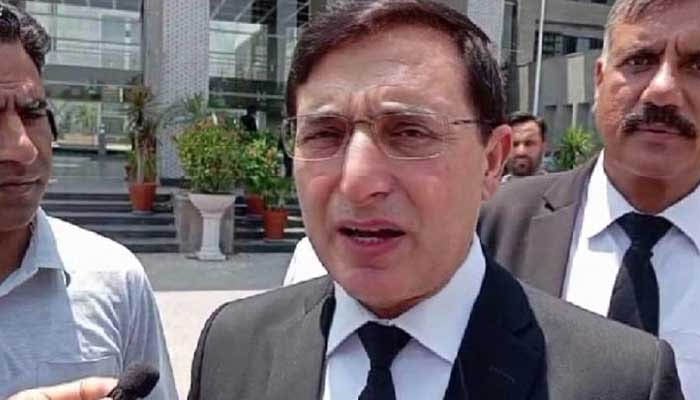 ایک بڑے ادارے سے لڑائی بالکل نہیں ہونی چاہیے، عمران خان سے ملاقاتوں سے بہتری آ سکتی ہے: بیرسٹر گوہر