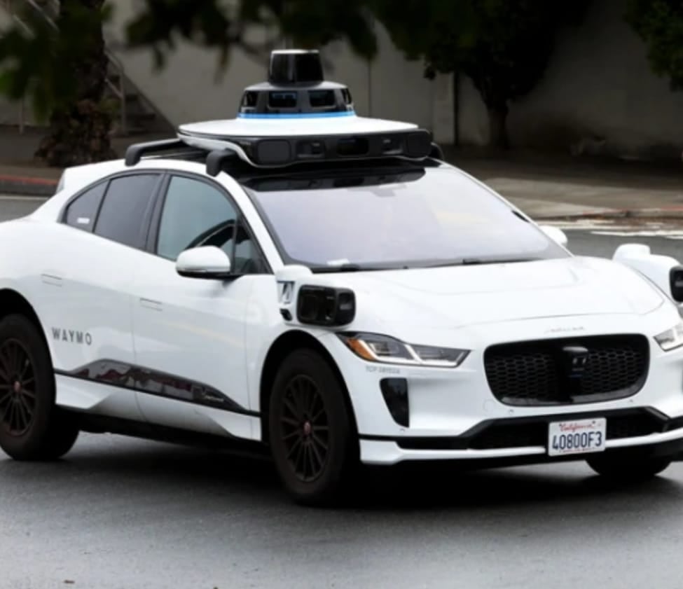 پاکستانیوں کیلئے خوشخبری، کراچی میں پہلی بار ڈرائیور لیس کار کا کامیاب تجربہ