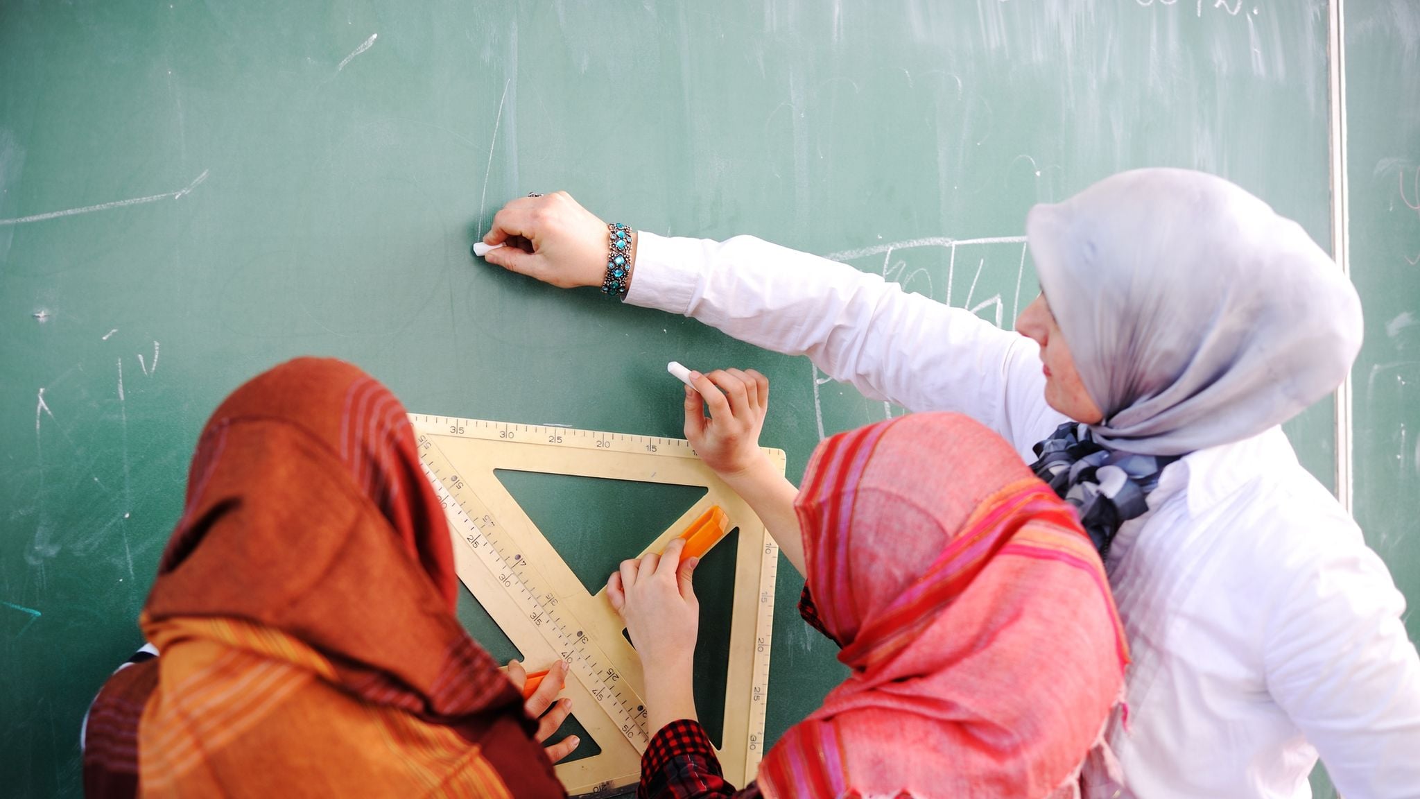 آسٹریا میں کم عمر بچیوں کے اسکول میں حجاب پہننے پر پابندی