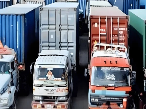 کراچی میں گڈز ٹرانسپورٹرز کی 10ویں روز بھی ہڑتال