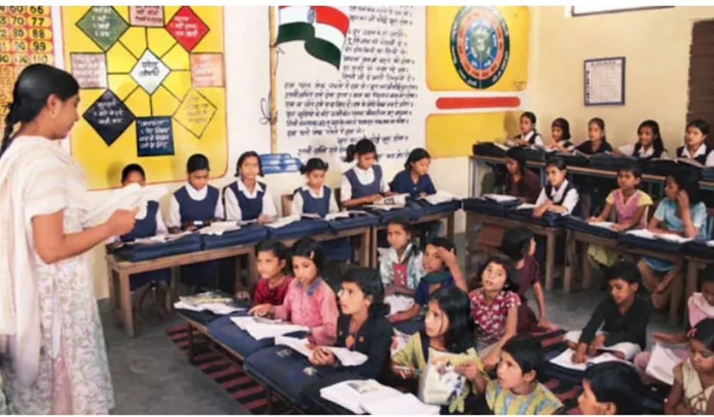 کرسمس نہیں واجپائی کی سالگرہ منائیں: اترپردیش کے اسکولوں میں کرسمس کی چھٹی منسوخ