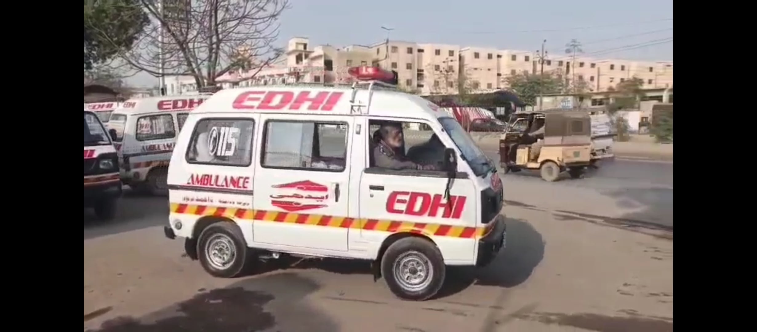 کراچی میں مبینہ پولیس مقابلہ، رکشہ میں سوار لڑکی فائرنگ کی زد میں آکر جاں بحق