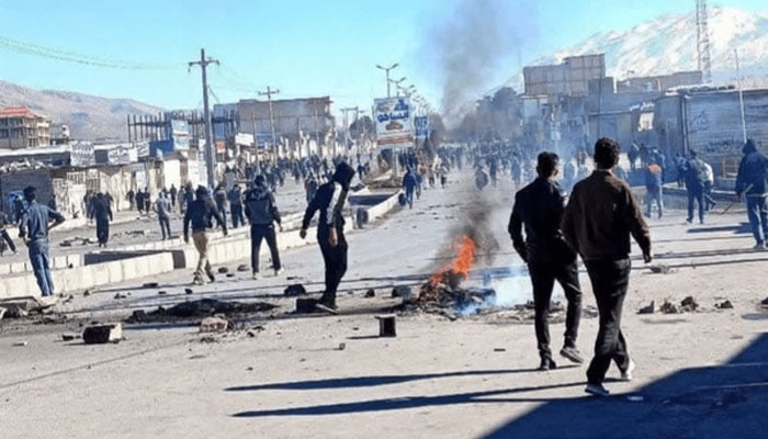 ایران میں احتجاج کی لہر 27صوبوں تک پھیلا گئی، انٹرنیٹ سروس بلیک آؤٹ 