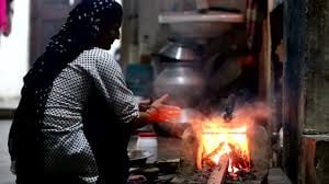 بھارت میں ایک خاتون نے پانی کی جگہ تیزاب سے کھانا بنا ڈالا، پھر کیا ہوا؟