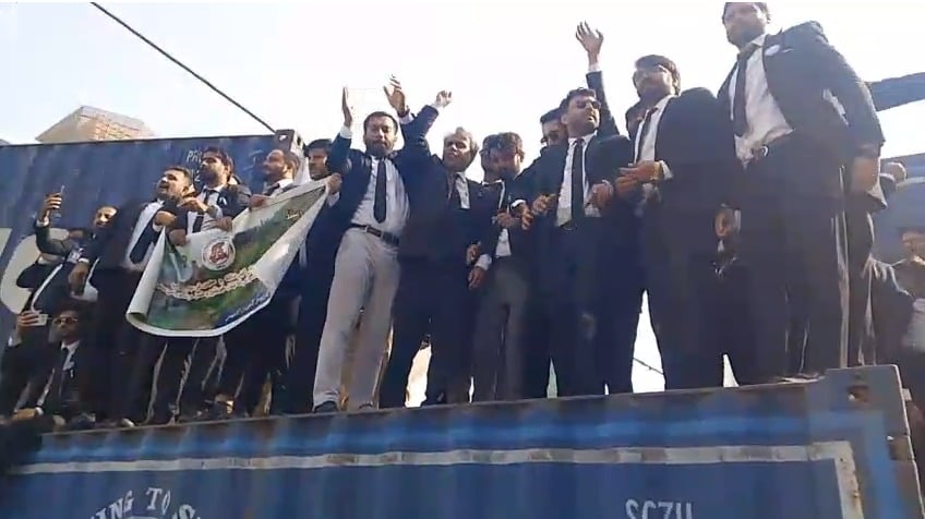 کارونجھر کی کٹائی، حکومت سندھ کی یقین دہانی، وکلا کا احتجاج ختم