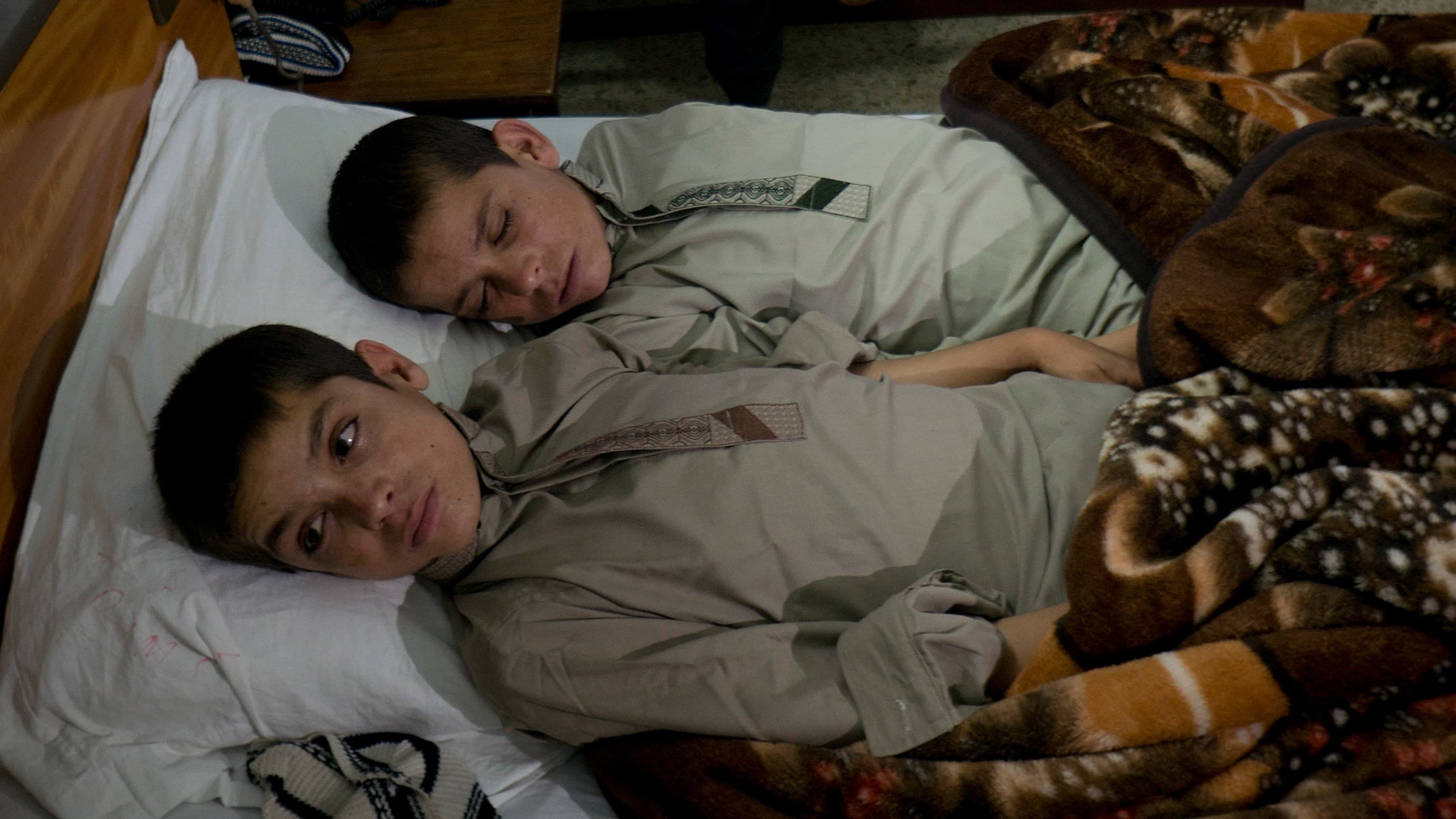 سورج سے چلنے والے ’تین پاکستانی بھائی‘، رات ہوتے ہی مفلوج ہوجاتے ہیں