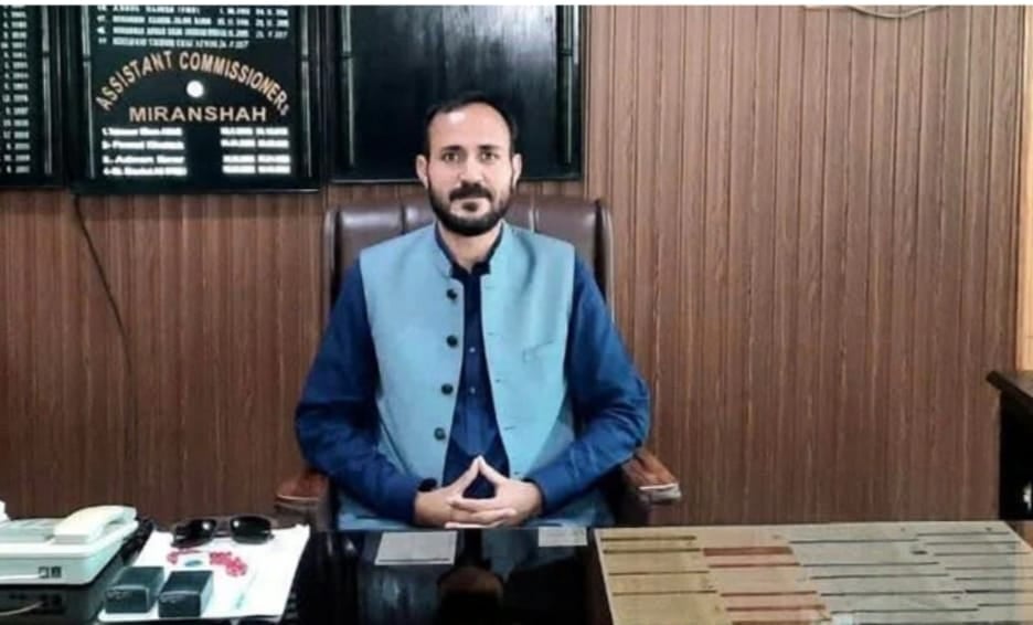 بنوں میں گاڑی پر حملہ، اسسٹنٹ کمشنر شمالی وزیرستان سمیت 4 افراد شہید