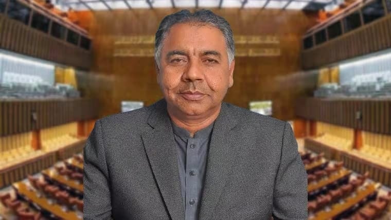 پی ٹی آئی نے سینیٹر سیف اللّٰہ ابڑو کی نااہلی کا عمل شروع کردیا