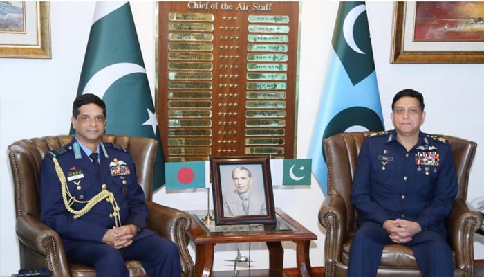 بنگلادیش کے ائیر چیف کی پاک فضائیہ کے سربراہ سے ملاقات، جے ایف 17 طیاروں کی ممکنہ خریداری پر بات چیت